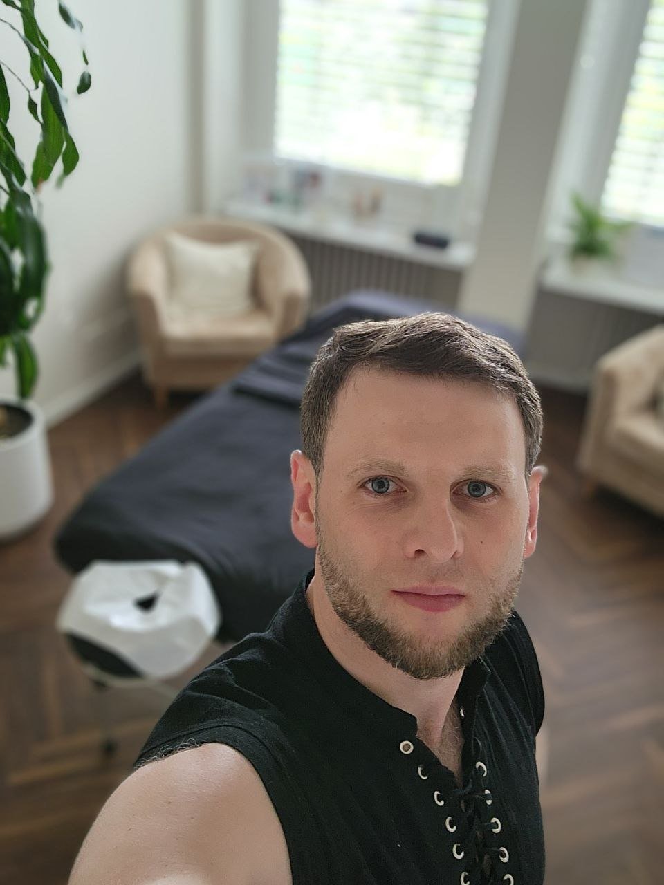 Masseur von Maks Bodywork